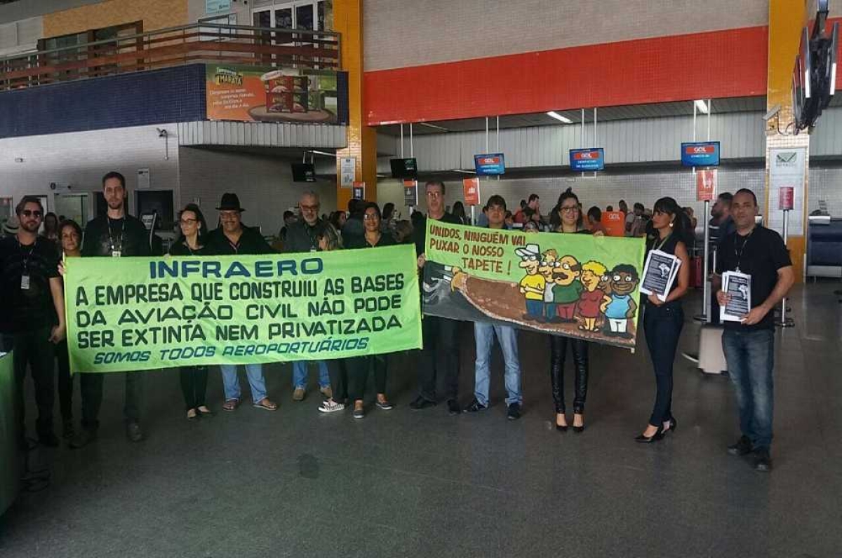 Protesto no Aeroporto Santa Maria (Foto: Divulgação)