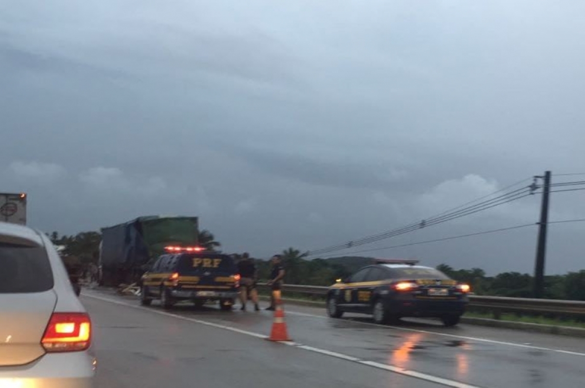 Acidente ocorreu no fim da tarde (Foto: Reprodução/Whatsapp/Grupo Aracaju/Via Portal Infonet)