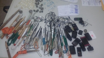 Agentes e guardas prisionais sufocam briga entre internos do Copemcan (Foto: Sejuc/SE)