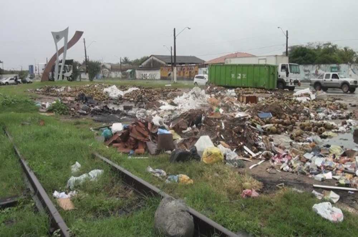 Lixão a céu aberto fica entre as avenidas Maranhão e São Paulo (Foto: Portal Infonet)