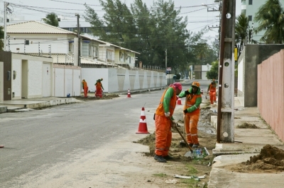 Há seis meses, a cidade de Aracaju está mais limpa com manutenção dos serviços pela Emsurb (Foto: Marcos Rodrigues)