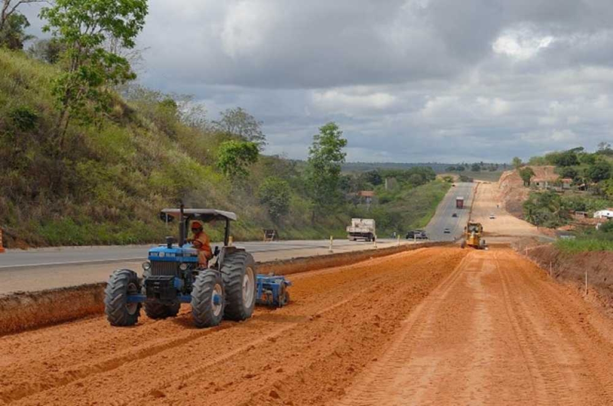Consórcios têm dificuldade para dar andamento a obras de duplicação na BR-101 (Foto: Arquivo Infonet)