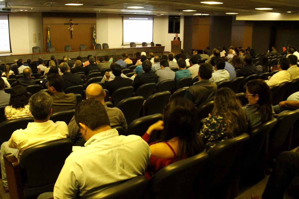 Prefeitos, secretários e servidores públicos estiveram no auditório do Tribunal (Fotos: Kleber Santos/TCE/SE)