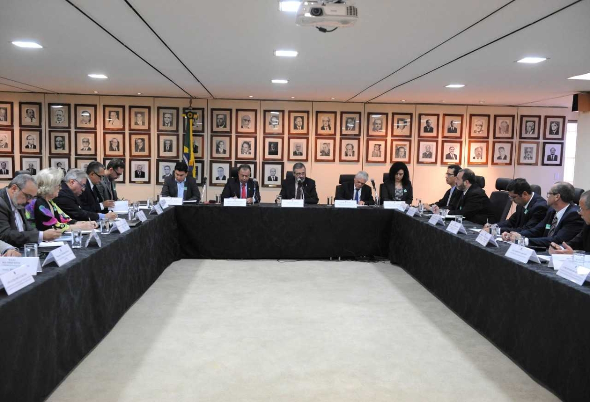 Secretário de Justiça defende responsabilização das empresas telefônicas para bloqueio de sinais nos presídios (Foto: Sejuc/SE)