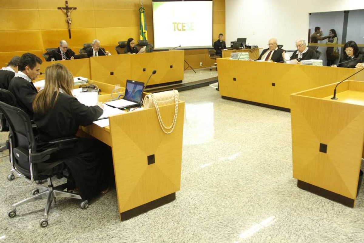 Conselheiros julgam processos de contas anuais no Pleno do TCE/Sergipe nesta quinta, 13 (Foto: Cleverton Ribeiro/TCE/SE)