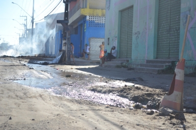  Cone alerta para buraco na rua (Fotos: Arquivo Portal Infonet)