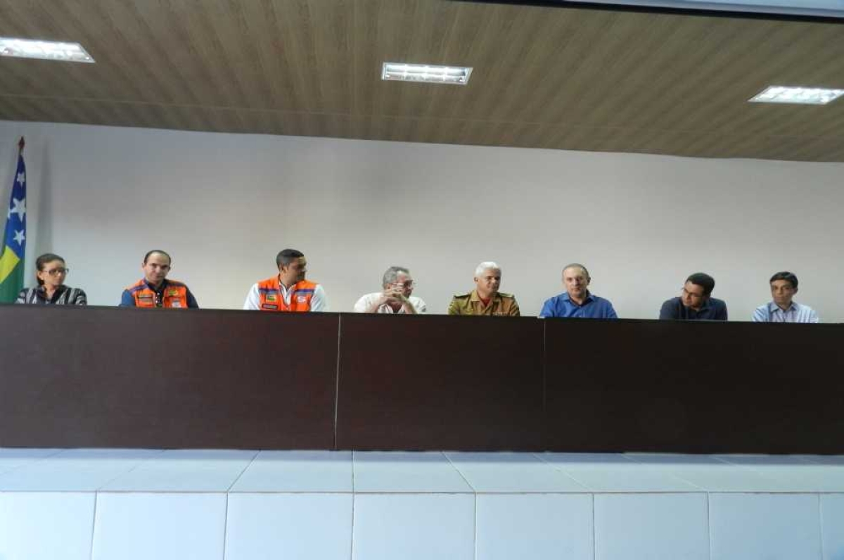 Corpo de Bombeiros concedeu uma entrevista coletiva (Foto: Portal Infonet)