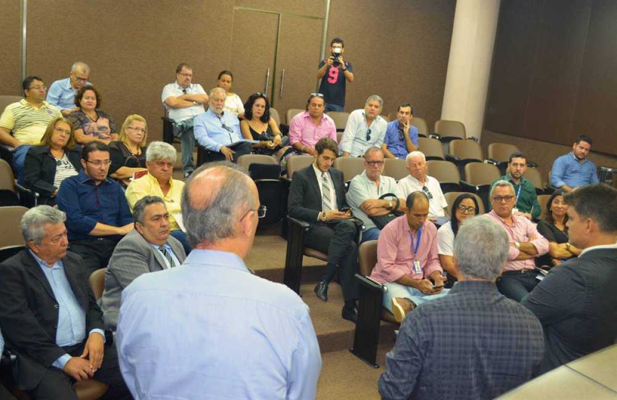 Mais de 200 moradores da praia do Saco, em Estância/SE, estão com medo de ter suas casas derrubadas por conta de uma ação do Ministério Público Federal (Foto: Henrique Matos/ASN)