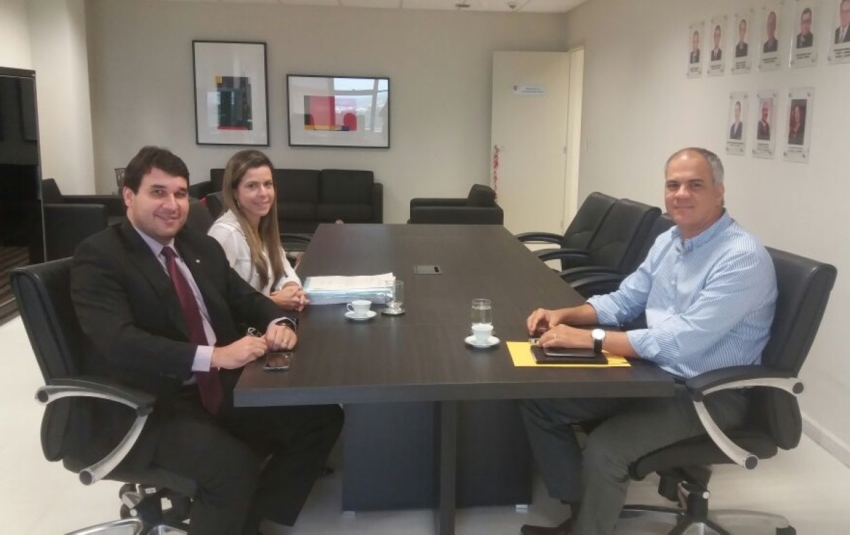 MP/Sergipe realiza reunião para discutir problemas no transporte escolar estadual (Foto: MP/SE)