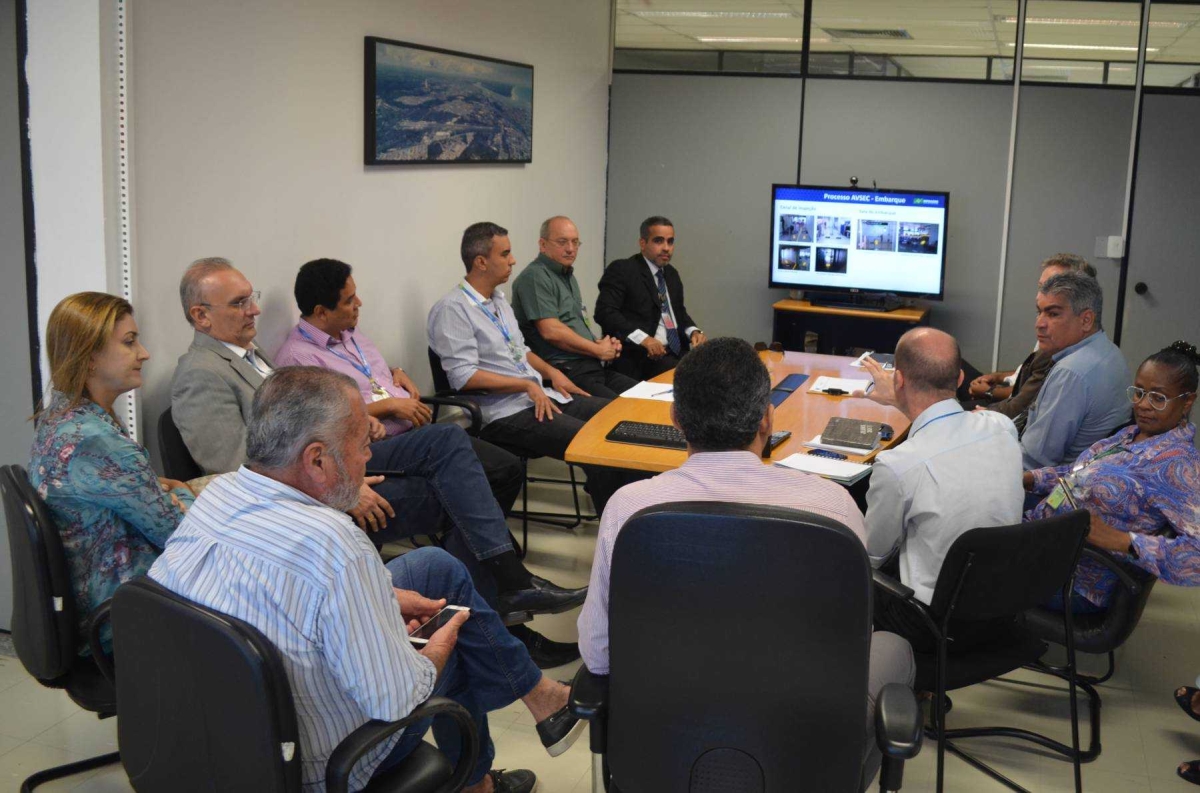 Reunião avalia adequações e a operação para voo internacional (Foto: Setur/SE)