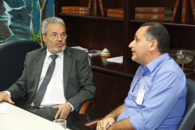 O conselheiro Clóvis Barbosa atendeu à solicitação do prefeito de Amparo de São Francisco, Franklin Freire (Fotos: Cleverton Ribeiro)