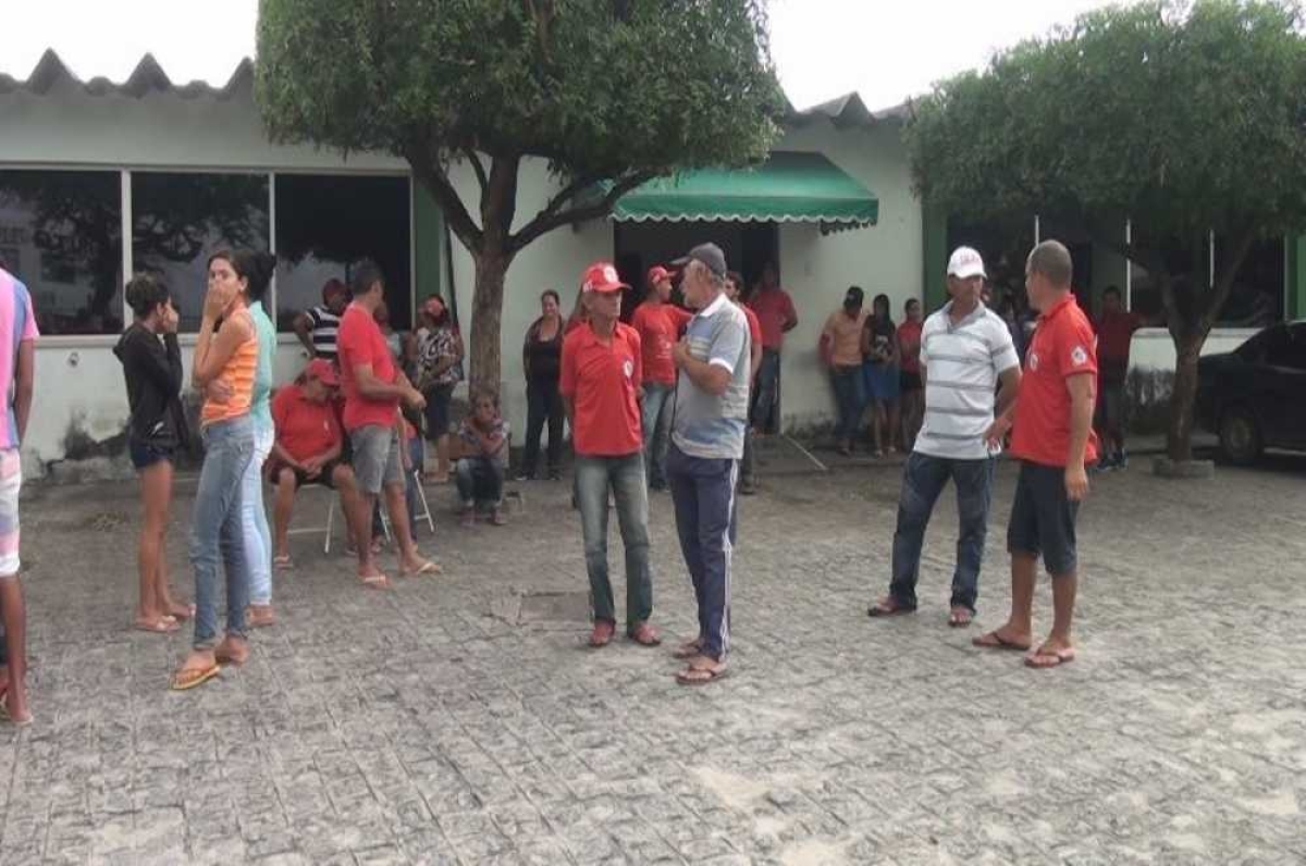 Cerca de 200 famílias ocupam o prédio, segundo a coordenação do movimento (Foto: Portal Infonet)