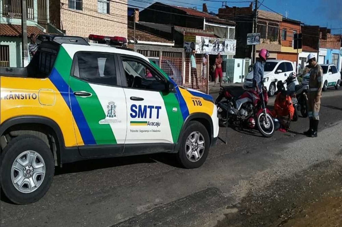 Acidente ocorreu no bairro Porto Dantas (Foto: Twitter/@smttaju)