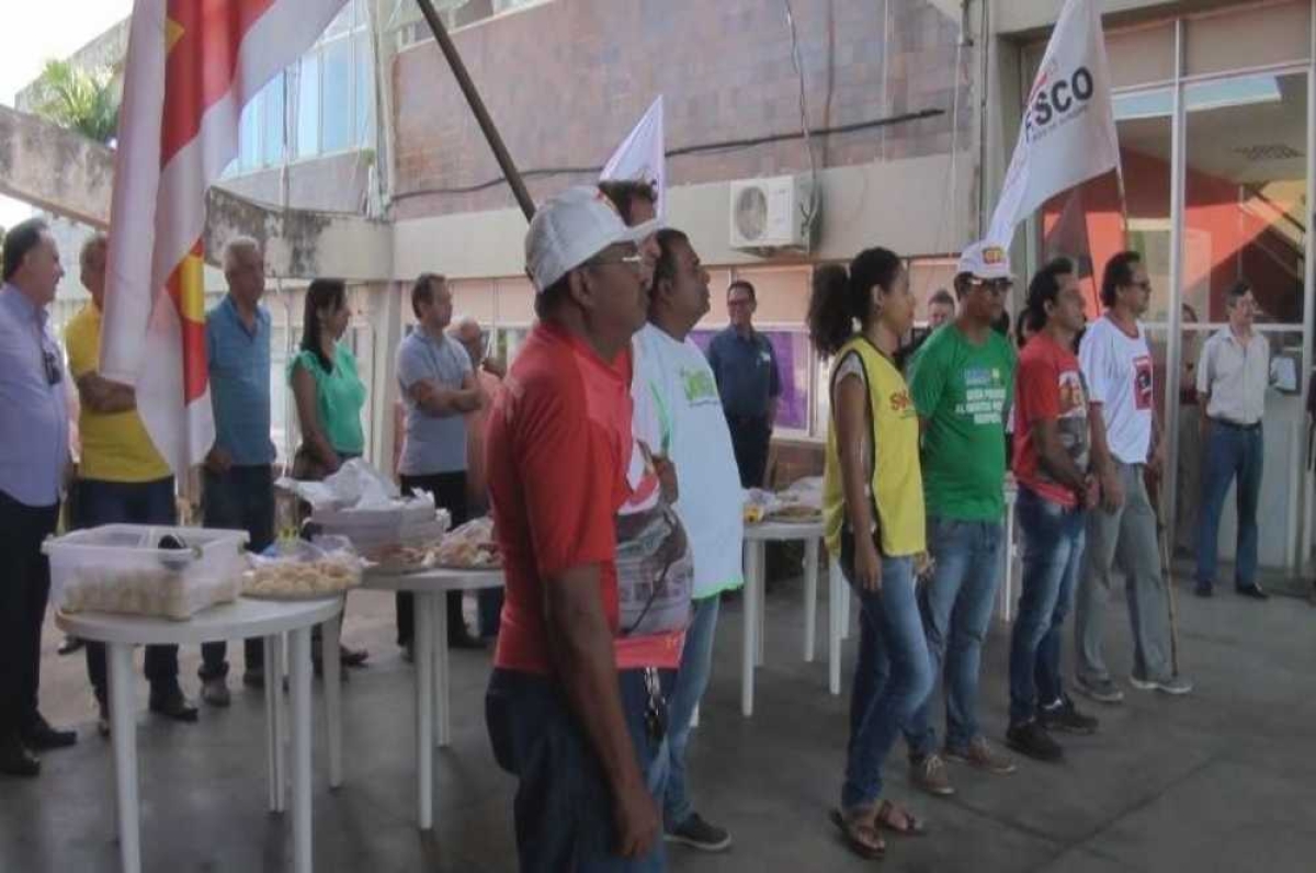 Entidades sindicais fizeram ato na Emdagro nesta quarta-feira (Foto: Portal Infonet)