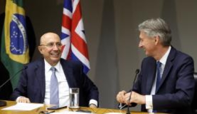 Brasília - O ministro da Fazenda, Henrique Meirelles, recebe o ministro das Finanças do Reino Unido, Philip Hammond, no Ministério da Fazenda (Foto: Wilson Dias/Agência Brasil)