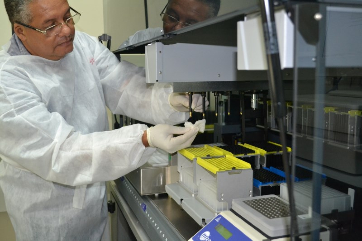 Laboratório Central de Saúde Pública é a referência para análises das hepatites virais (Foto: SES/SE)