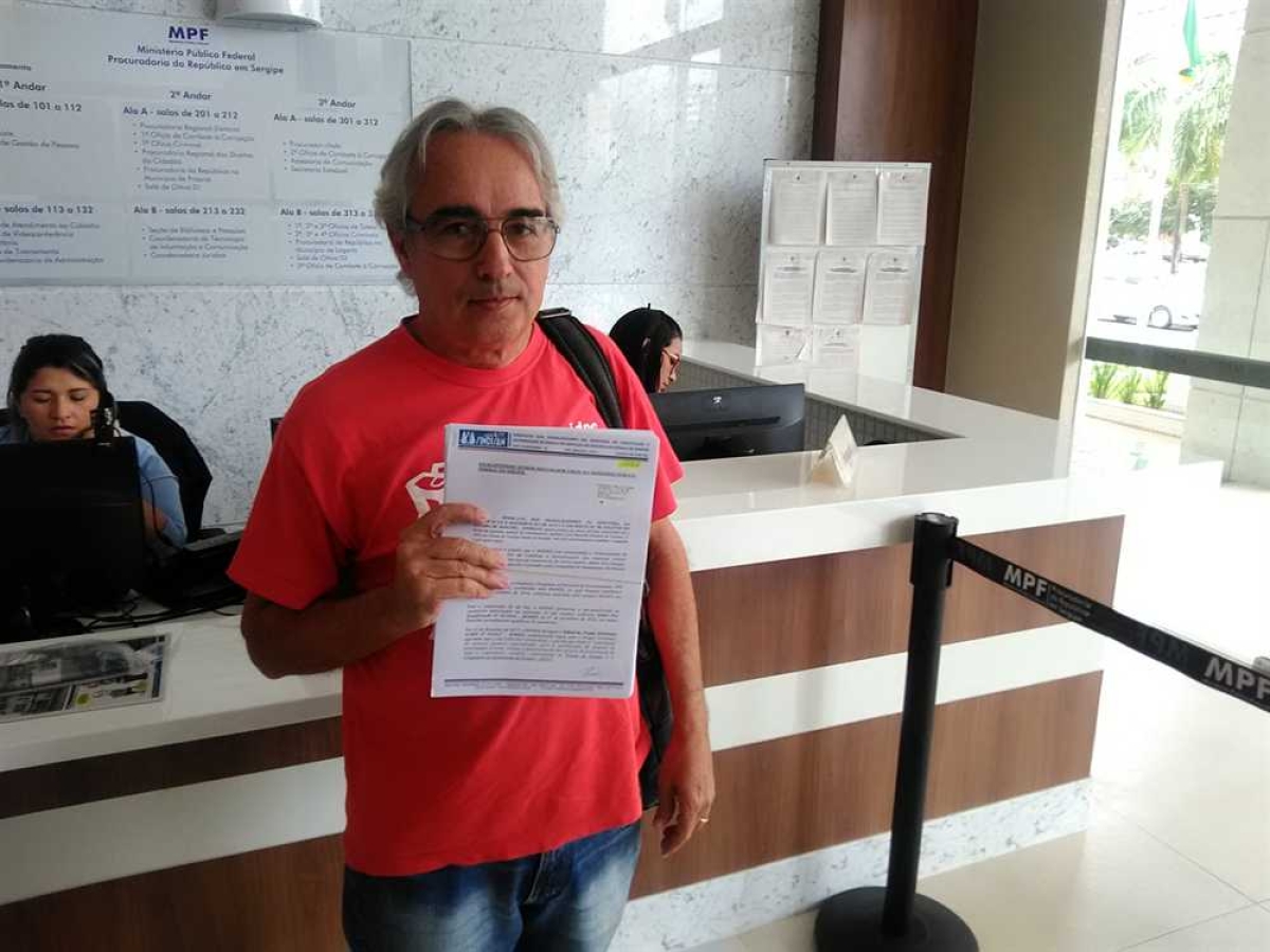 Sindisan protocola denúncia no MPF contra o Consórcio Sanear Brasil (Foto: Assessoria Sindisan/SE)