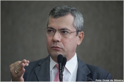 Iran Barbosa também apelou pelo envio do PL que reajusta o Piso do Magistério (Foto: César de Oliveira)