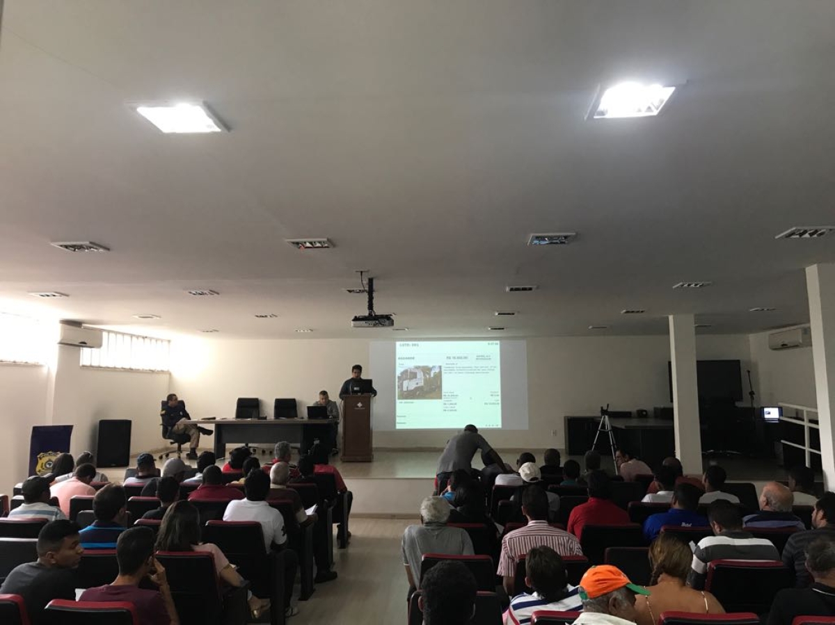 Leilão PRF/Sergipe: 16 lotes são arrematados no auditório da instituição (Foto: Assessoria PRF/SE)