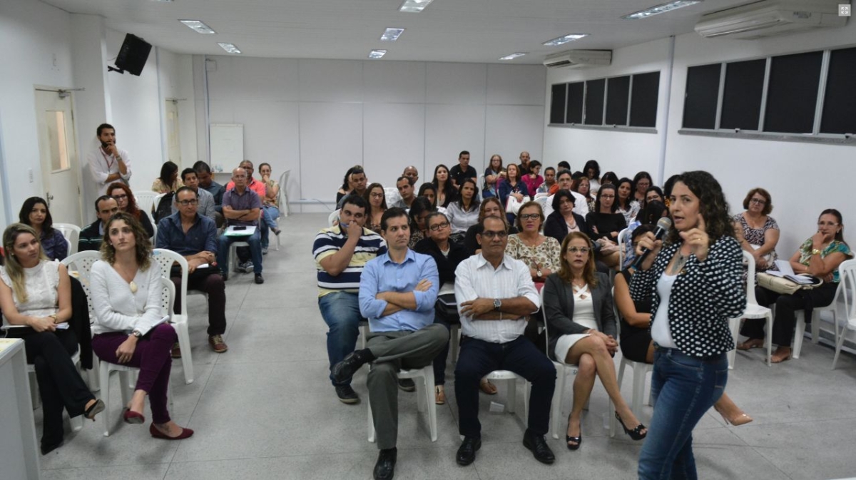 Secretaria de Educação de Sergipe e Ministério Público Federal discutem ampliação do ensino em tempo integral (Foto: Maria Odília)
