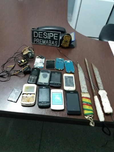 Armas e celulares são apreendidos no Premabas (Foto: Sejuc/SE)