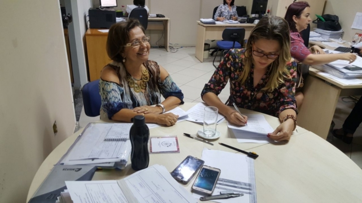 Equipe da SMS trabalhando no recebimento das inscrições (Foto: SMS/Aracaju)