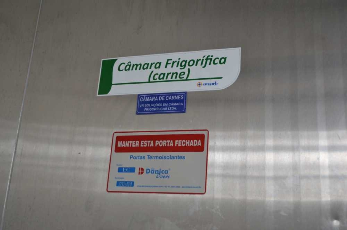 Câmaras nunca funcionaram, desde quando inaugurado o mercado, em 2014 (Foto: Arquivo Portal Infonet)