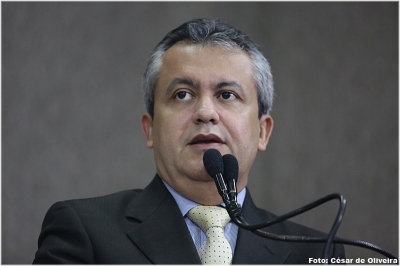 Elber Batalha critica acordo entre PMA e Setransp para aumento da tarifa de ônibus (Foto: César de Oliveira)