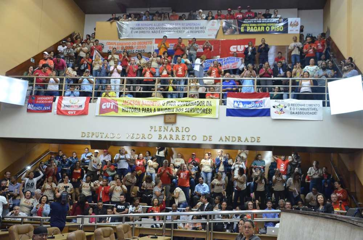 Sindicalistas criticam falta de reajuste e Francisco Gualberto diz que Governo não faz isso por opção (Foto: Jadilson Simões)