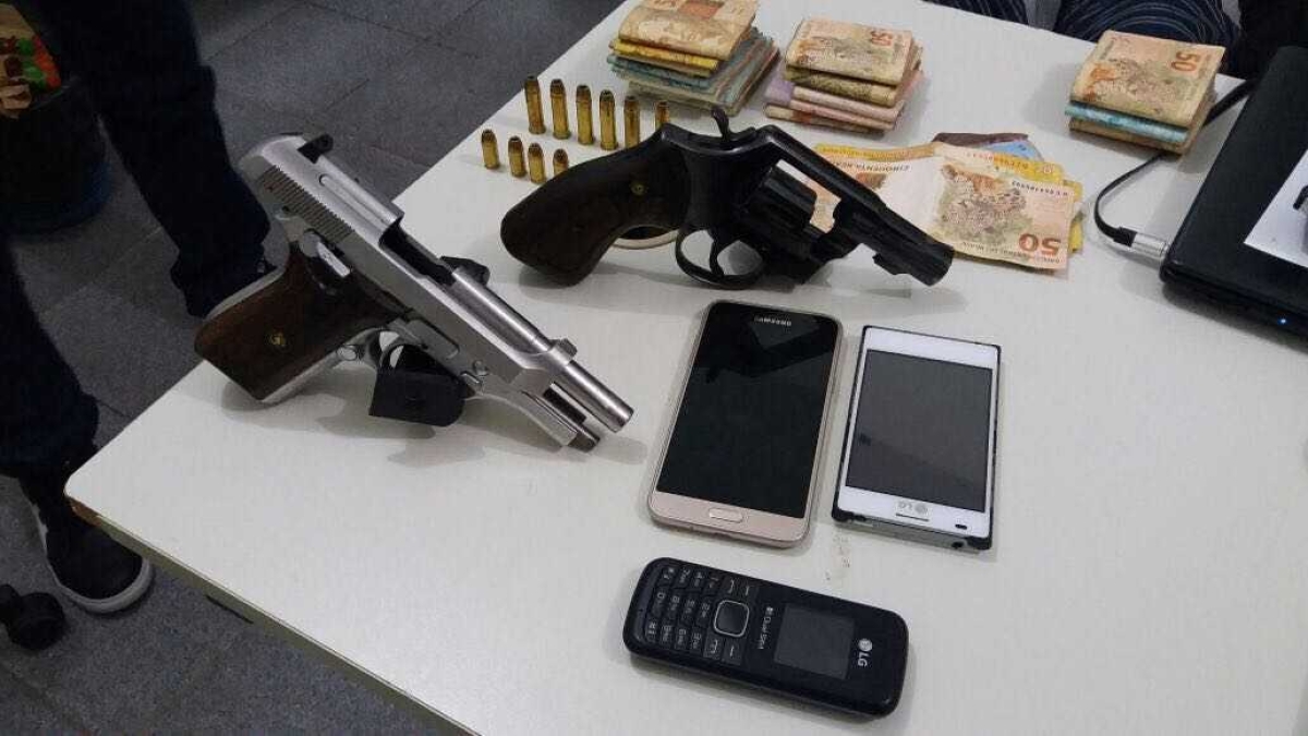 Quarteto é preso após assalto realizado no Bairro São Carlos (Foto: SSP/SE)