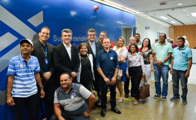 Luciano Pimentel e lideranças pedem funcionamento do BB em Salgado (Foto: Ascom Parlamentar)
