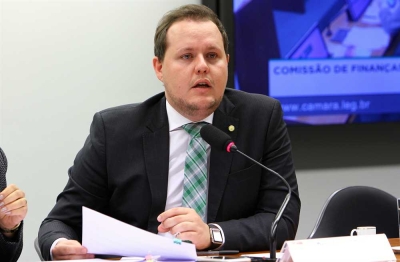 O deputado Covatti Filho recomendou aprovação de proposta que proíbe cobrança adicional por serviço de provedor de internet (Foto: Billy Boss/Câmara dos Deputados)