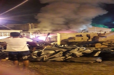  Incêndio destrói mercadinho (Foto: Grupo de WhatsApp)