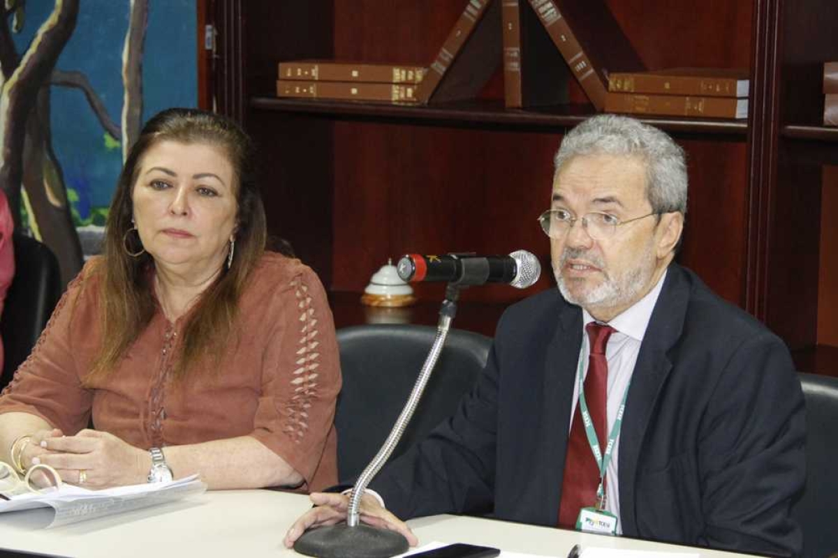 Conselheira Susana Azevedo, vice-presidente do TCE/SE, e conselheiro-presidente, Clóvis Barbosa de Melo (Foto: TCE/SE)