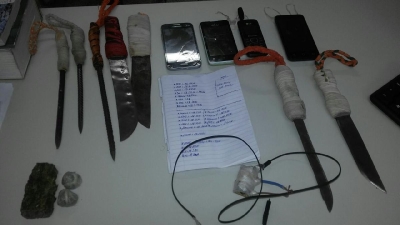 Celulares e chuchos são encontrados no Copemcan (Foto: Sejuc/SE)