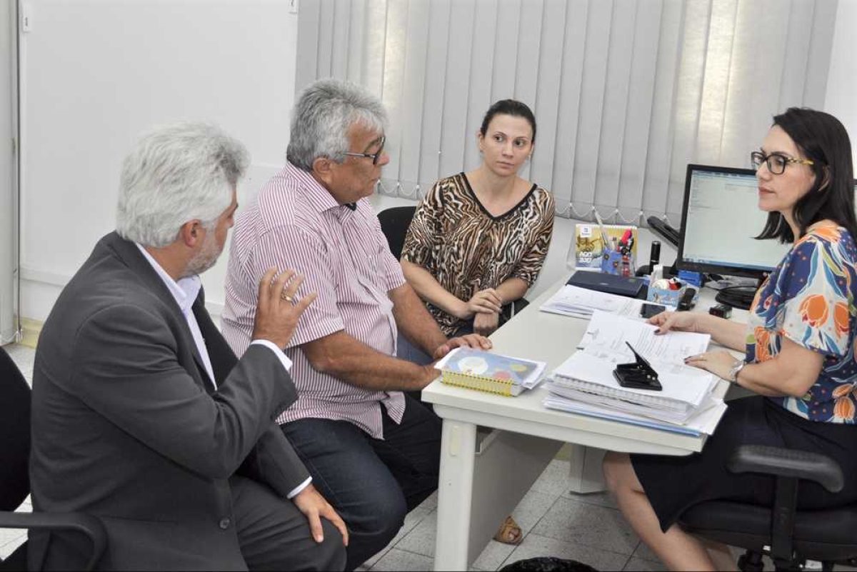 Secretário da Saúde de Sergipe entrega documentos judicializados suspeitos na Deotap (Foto: SES/SE)