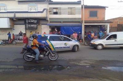  Fato ocorreu dentro de uma mercearia (Foto: internauta)