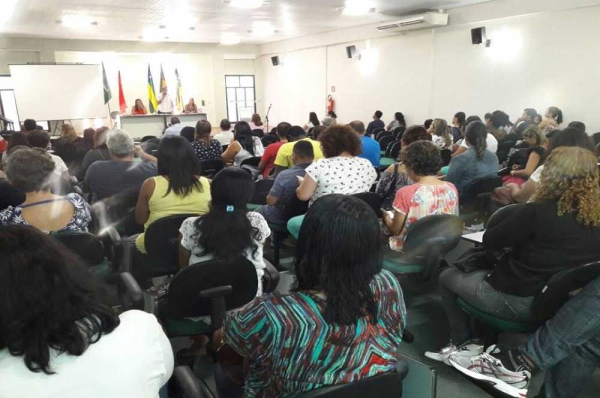 Assembleia dos professores ocorreu durante esta manhã (Foto: Divulgação/Sindipema)