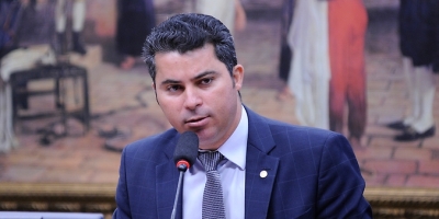 Marcos Rogério recomendou a aprovação da proposta com submenda que estabelece que a medida não valerá para a educação infantil (Foto: Lucio Bernardo Jr. / Câmara dos Deputados)