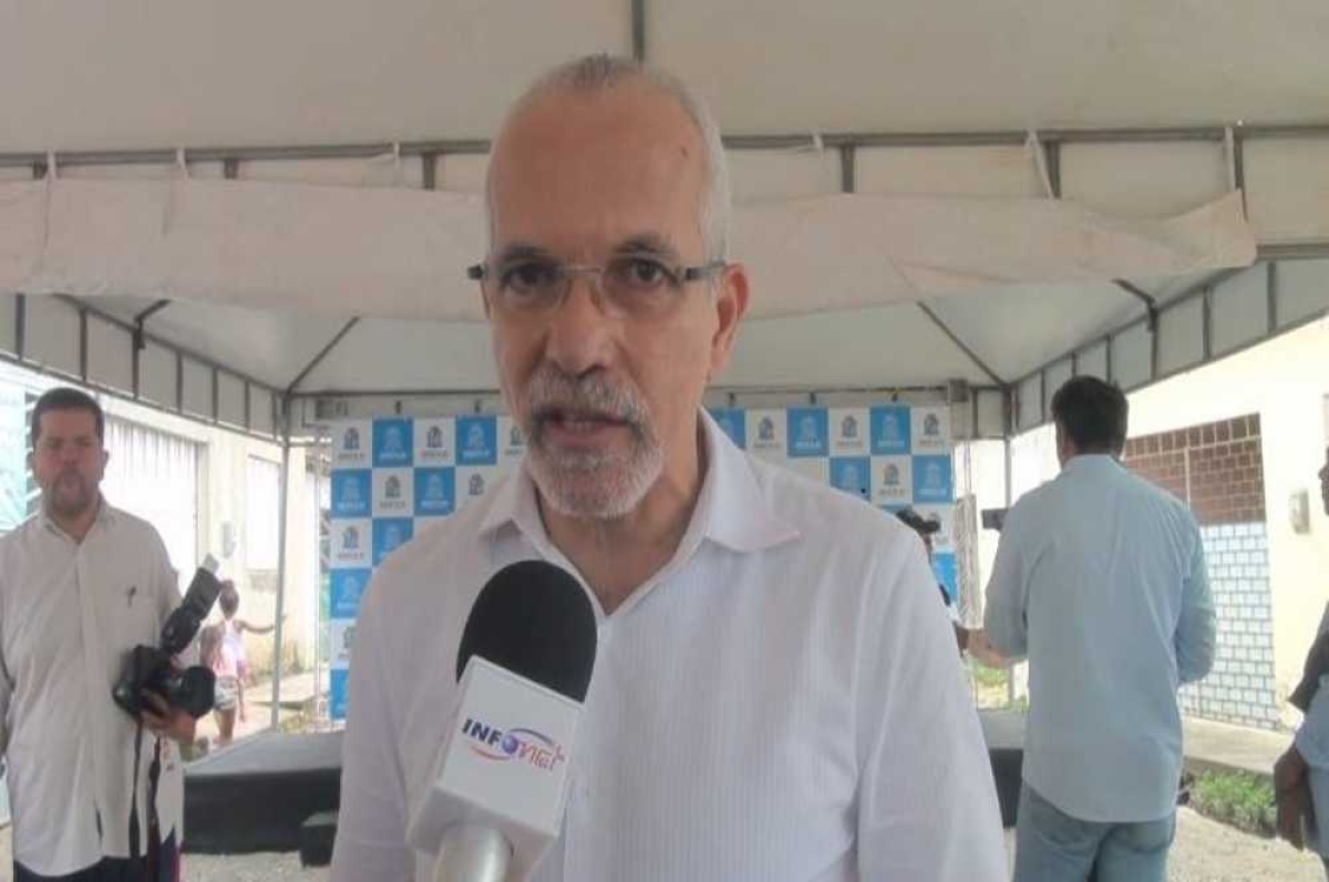 Prefeito anunciou retomada de obras de infraestrutura no Coqueiral (Foto: Portal Infonet) 