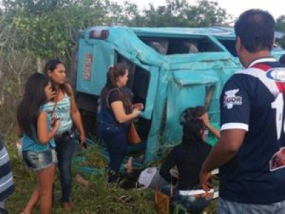 SERT�?O: Acidente com veículo de transporte alternativo deixa 8 feridos (Foto: Pingou Notícias)