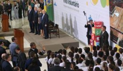 Em cerimônia no Palácio do Planalto, o governo lança o Programa Nacional de Voluntariado (Foto: Antonio Cruz/Agência Brasil)