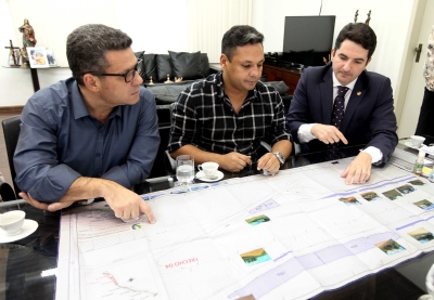 Governador e prefeito de Lagarto debatem construção de nova via de acesso ao município (Foto: André Moreira/ASN)