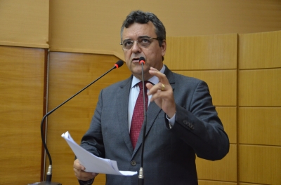 Luciano Pimentel parabeniza Corretores Imobiliários (Foto: Alese)