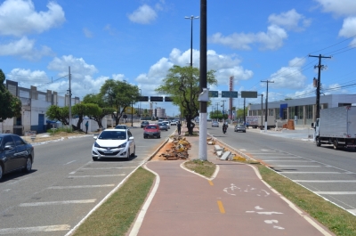  O alvo foi o ônibus que faz a linha Circular Shopping 1 (Foto: arquivo Portal Infonet)