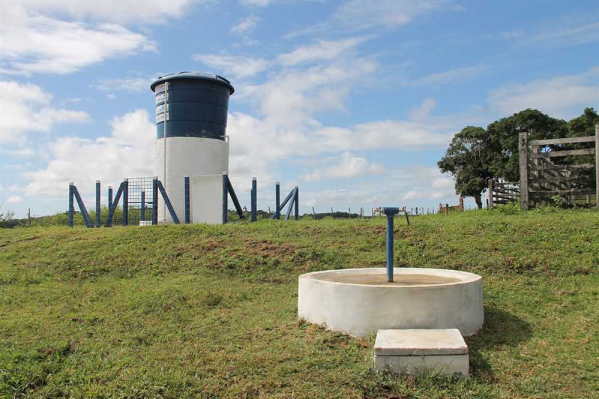 "Água para Todos" no assentamento 27 de Outubro. Programa atende comunidades com poço, bomba, canalização, reservatórios e chafarizes (Foto: Fernando Augusto/Assessoria Cohidro)
