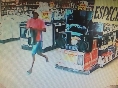 Polícia Civil divulga imagens de assalto praticado em supermercado no Siqueira Campos (Foto: SSP)