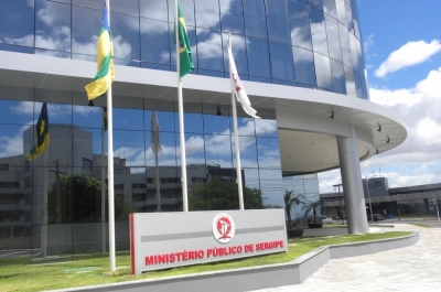  Acusado pulou a cerca e invadiu o estacionamento (Foto: arquivo Portal Infonet)