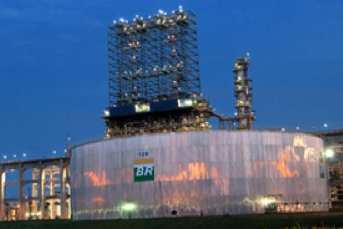 Petrobras reajustará amanhã o preço da gasolina em 4,2% nas refinarias de todo o país (Foto: Divulgação/Petrobras)