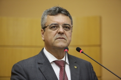 Luciano Pimentel lamenta mortes de prestadora de serviço da Alese e de Maneca Sobral (Foto: César de Oliveira)